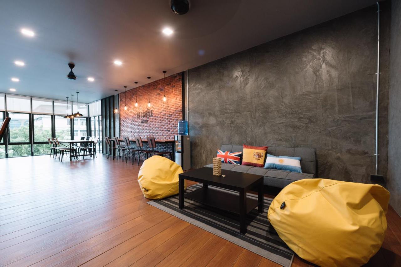 Bed & Bike Hostel เชียงราย ภายนอก รูปภาพ